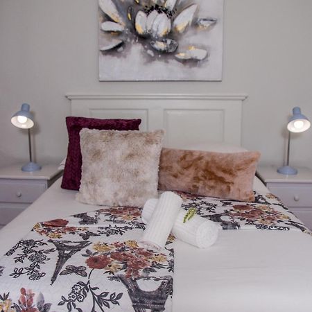 Dreamers Guesthouse - No Loadshedding King William's Town Esterno foto