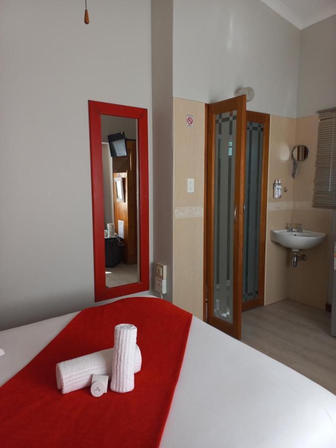 Dreamers Guesthouse - No Loadshedding King William's Town Esterno foto